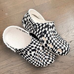 Crocs Warped Checkered black white clogs w7
